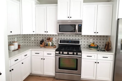 Kitchen - transitional kitchen idea in Phoenix