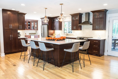 Example of a classic kitchen design in Atlanta