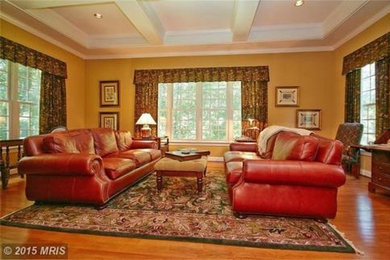 Example of a classic family room design in DC Metro