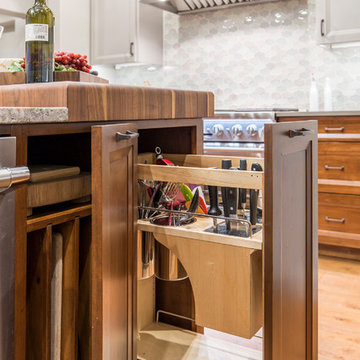 Kitchen - Knife & Utensil Pull-out