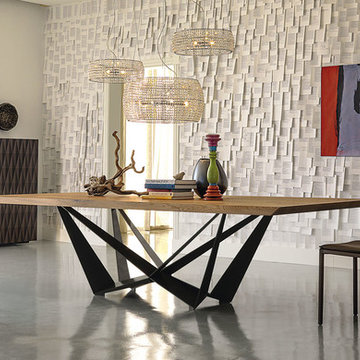 Skorpio Wood dining room