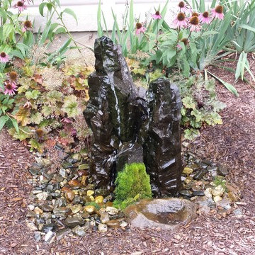 Colavolpe : 3 Basalt Column Fountain - Wallingford