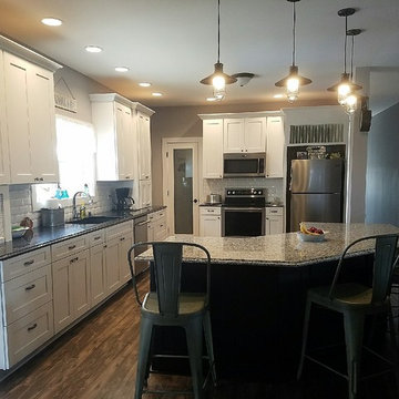 Henderson Modern Kitchen | Two-Toned Cabinets