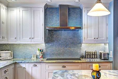 Kitchen - transitional kitchen idea in Denver