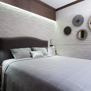 На фото: хозяйские спальни в современном стиле с белыми стенами