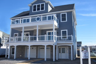 Elegant home design photo in Other