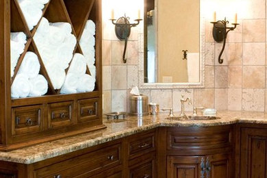Example of a classic bathroom design in Chicago