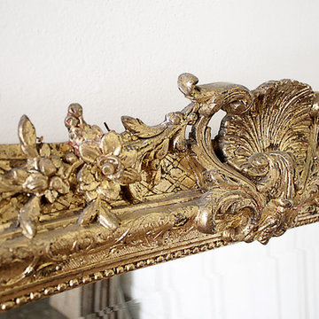 Early 20th Century Louis Philippe Style Giltwood Mirror with Clamshell Carvings