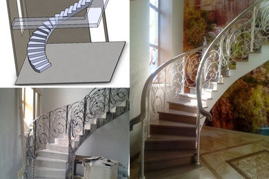 Пример оригинального дизайна: большая изогнутая деревянная лестница в классическом стиле с деревянными ступенями и металлическими перилами
