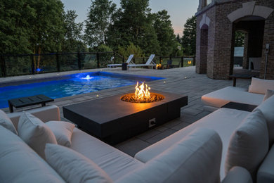 Inspiration for a modern home design remodel in Toronto