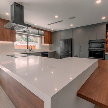 Dreaming of a Modern Kitchen The Fusion of Wood and Grey Lacquer