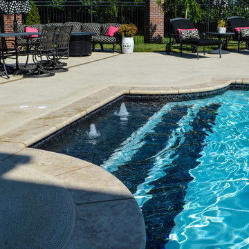 Grecian swimming pool with L, diving board and hot tub