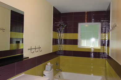 Bathroom - contemporary bathroom idea in New York