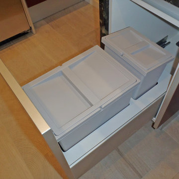 Waste pull-out