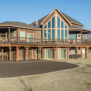 Bluff Home Designed to Maximize Mountain Views