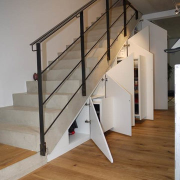 Treppenschrank