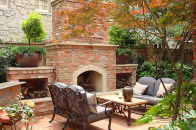 Patio photo in Dallas