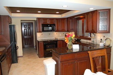 Elegant kitchen photo in New York
