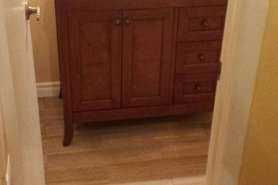 Example of a classic bathroom design in Toronto