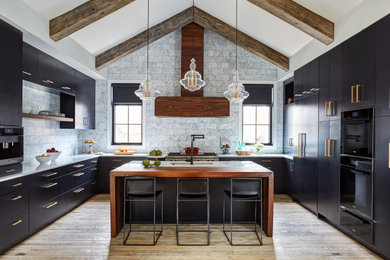 Kitchen - country kitchen idea in Chicago