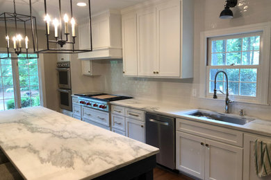 Kitchen - transitional kitchen idea in Birmingham