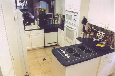 Example of an island style kitchen design