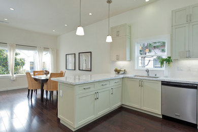 Transitional kitchen photo in Orange County