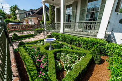 Inspiration for a traditional landscaping in New Orleans.