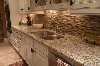 Example of a classic kitchen design in Louisville
