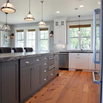 Transitional Coastal Style Kitchen