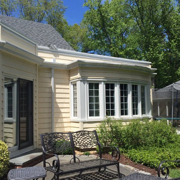 Syosset Siding - Adobe Cream Shakes - Windows