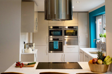 This is an example of a modern kitchen in Buckinghamshire.