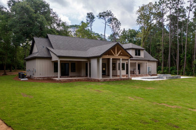 Country exterior home photo in Miami