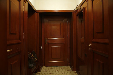 Citadel Inn. Дерев'яні двері для п'ятизіркового готелю Цитадель.