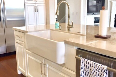 Example of a transitional home design design in San Diego