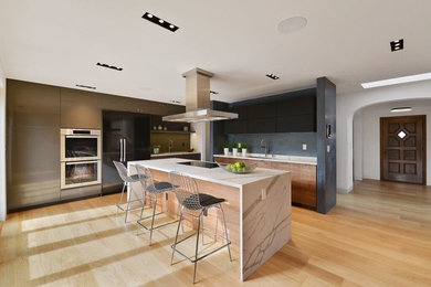 Kitchen - contemporary kitchen idea in Los Angeles