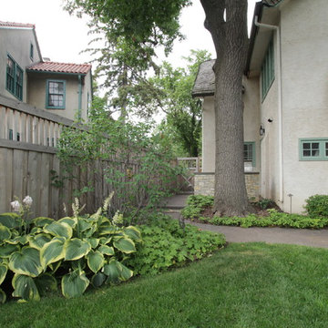 Fairytale Cottage Courtyard