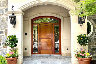 Example of a classic entryway design in Raleigh