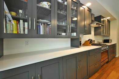 Kitchen - modern kitchen idea in Austin