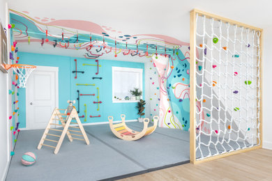 Imagen de dormitorio infantil contemporáneo grande con paredes multicolor