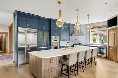 Kitchen - transitional kitchen idea in Seattle