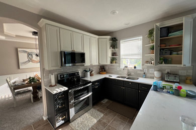 Mid-sized trendy u-shaped eat-in kitchen photo in Denver with an island