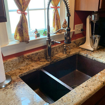 33" Hammered Copper Kitchen 25/75 Double Basin Sink with ORB Pull Down Faucet, M