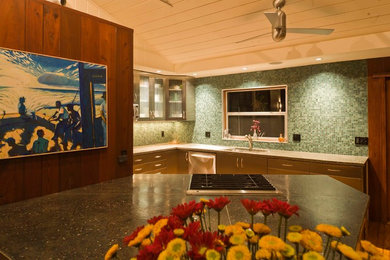 Example of a trendy kitchen design in Tampa