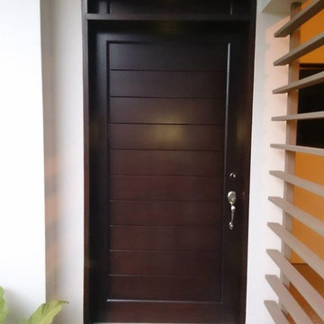 Puertas variedad de estilos y maderas