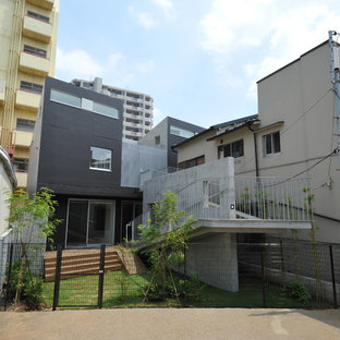 東京23区のコンテンポラリースタイルのおしゃれな住宅の外観 (マルチカラーの外壁、陸屋根) の写真