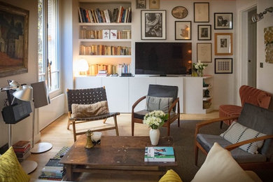 Exemple d'une petite salle de séjour chic.