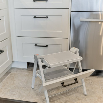Oakville transitional kitchen