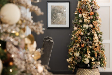 Inspiration for a transitional family room remodel in Montreal