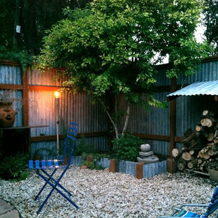Kleiner, Schattiger Eklektischer Kiesgarten hinter dem Haus in Salt Lake City